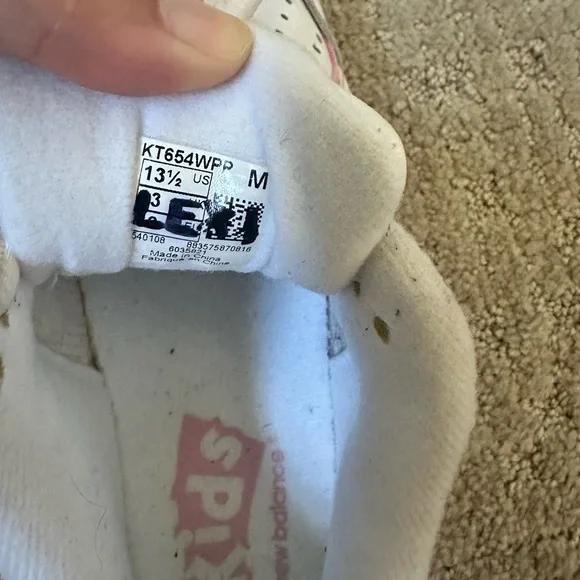 New Balance Girls Tennis Shoes.White&Pink- size 13 1/2 kids- non-marking sole. - Picture 6 of 8